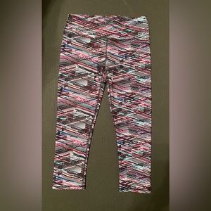 Fabletics Define PowerHold Mid-Rise Capri Legging Size: XS  Color: Digital Print